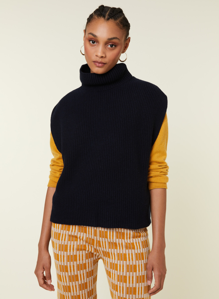 Sleeveless high-neck sweater in recycled cashmere and wool - Dalya