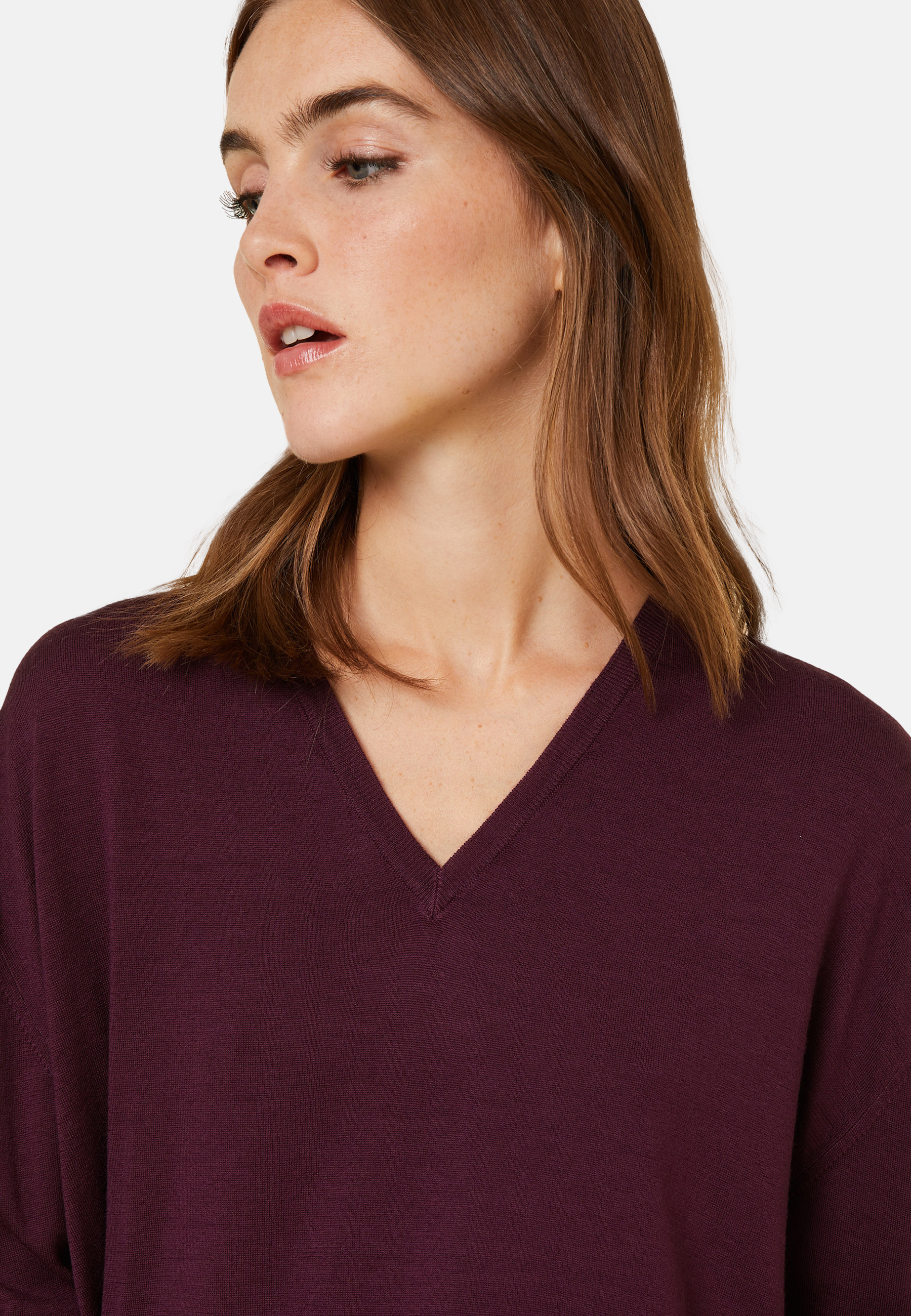 Pull col V à fentes en laine mérinos - Aurora 7882 prune - 18 Violet foncé