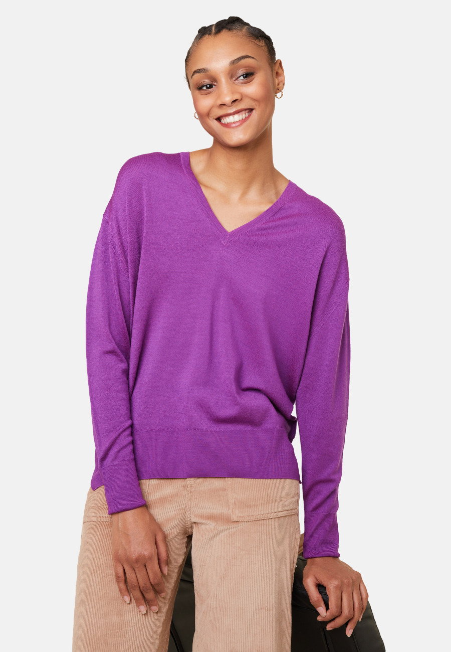 Merino wool V-neck sweater with slits - Aurora
