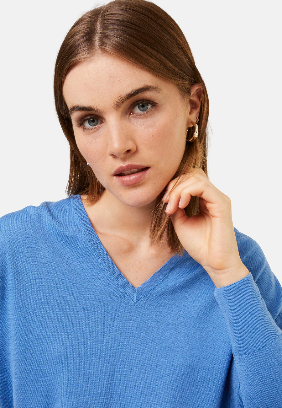 Merino wool V-neck sweater with slits - Aurora
