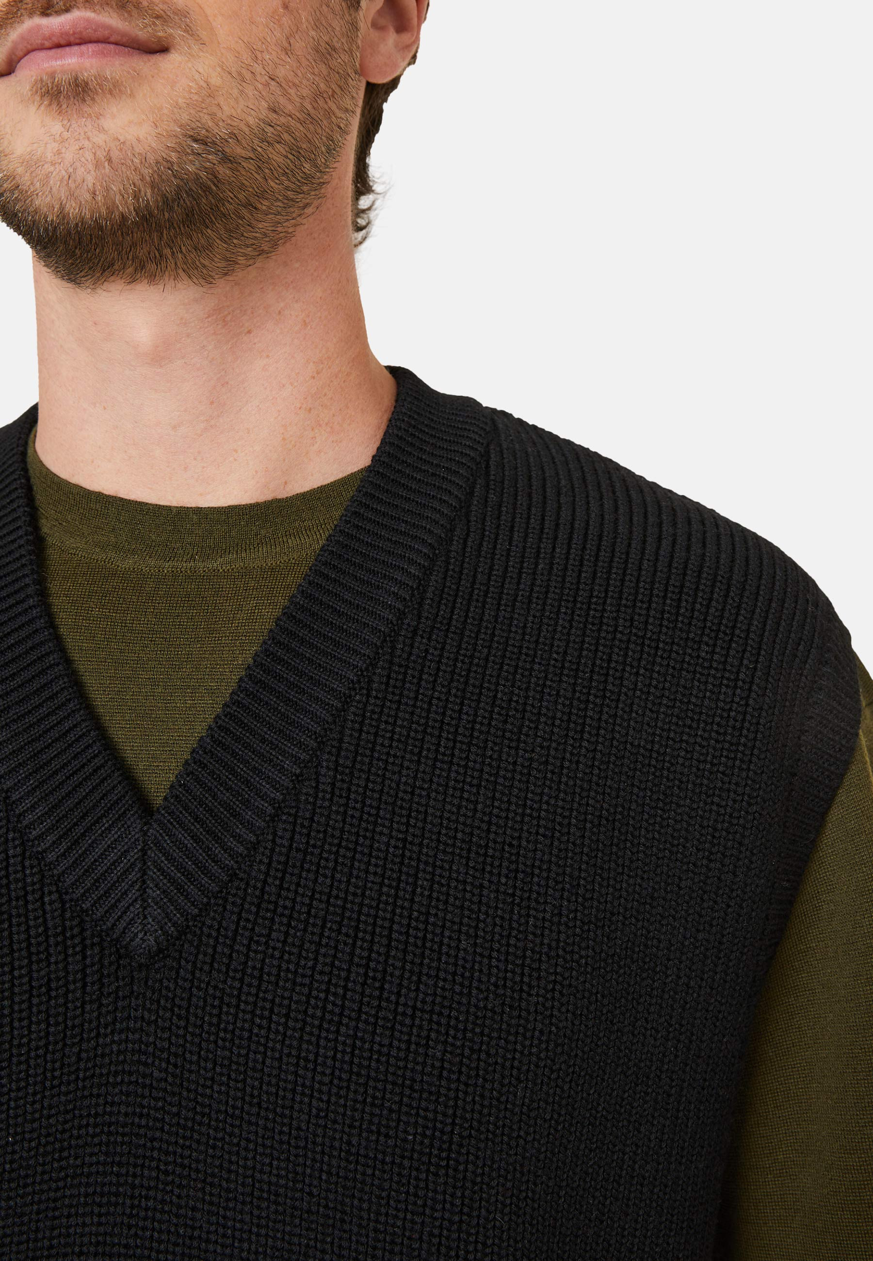 Pull col V sans manches en laine mérinos - Felipe