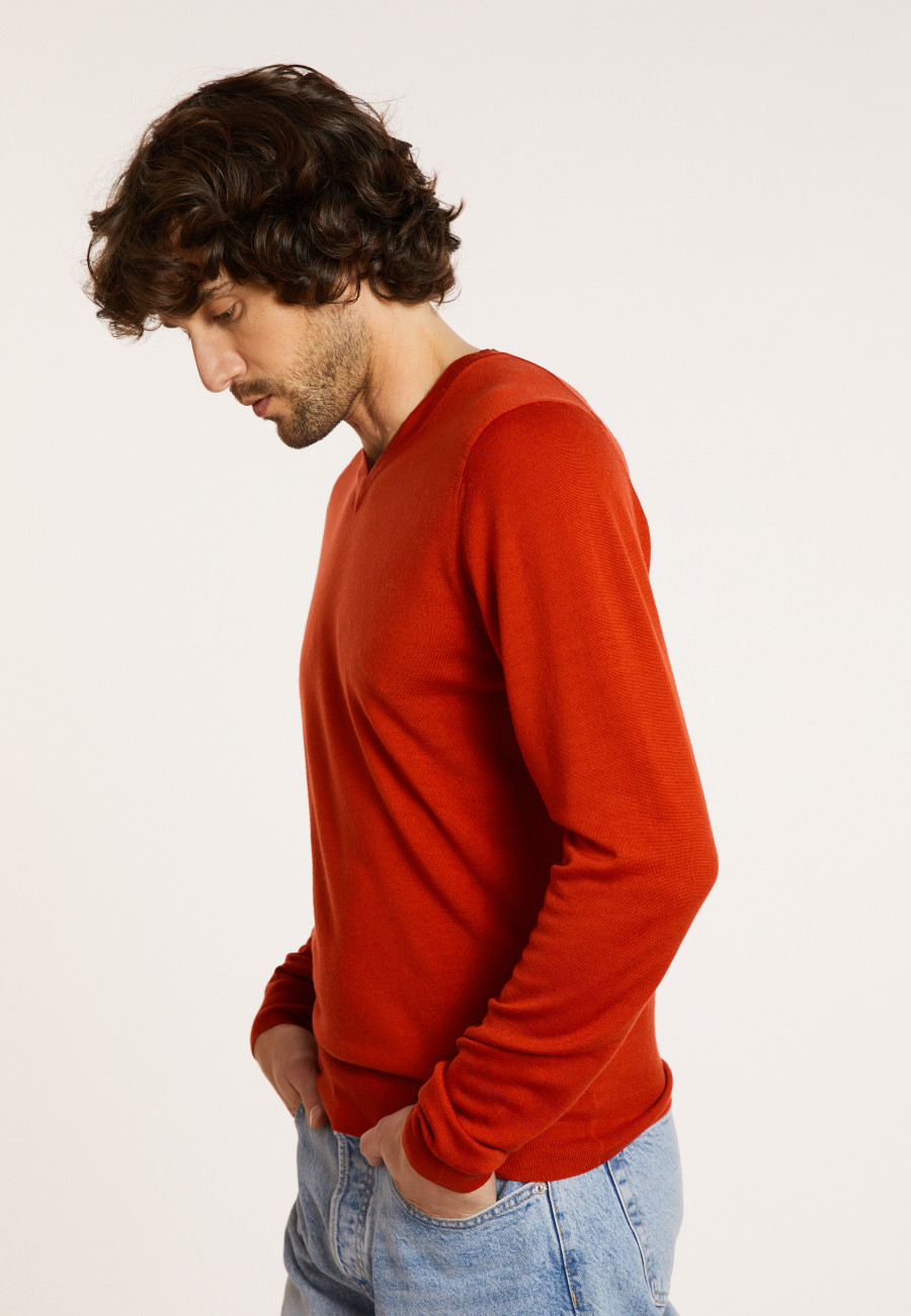 V-neck jumper in merino wool - Elmo