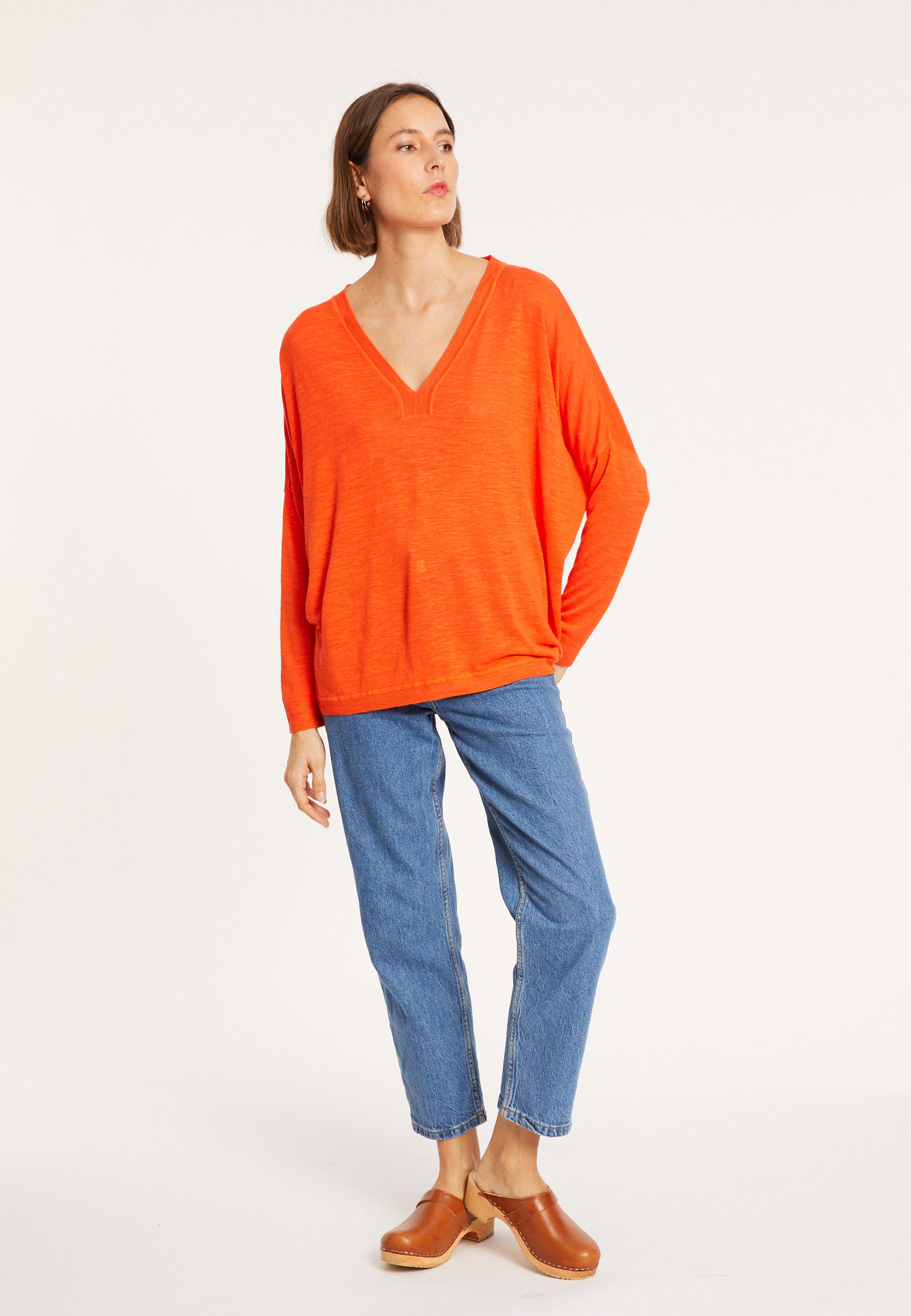 Oversized v-neck flamed linen t-shirt - Beja