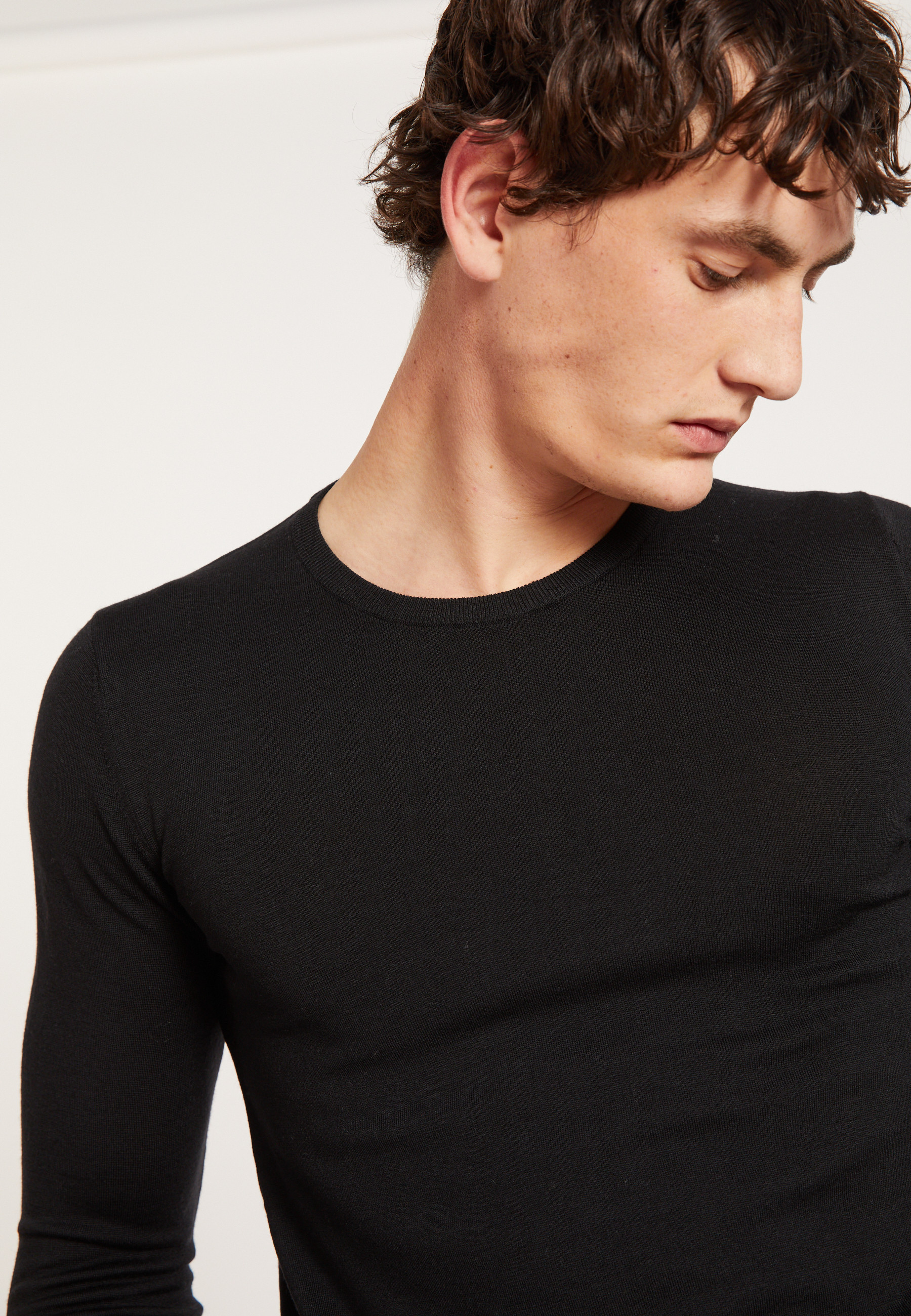 Pull col rond en laine mérinos - Bardem 6810 - 01 Noir