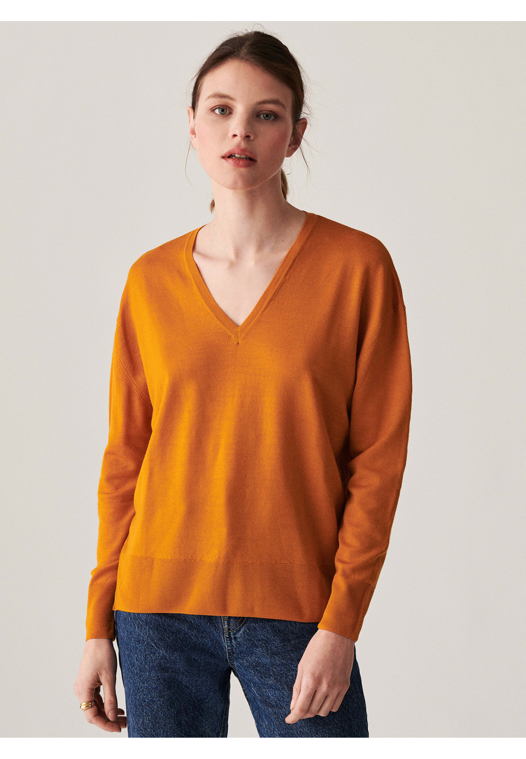 V-neck sweater in merino wool with ribbed edges - Arya