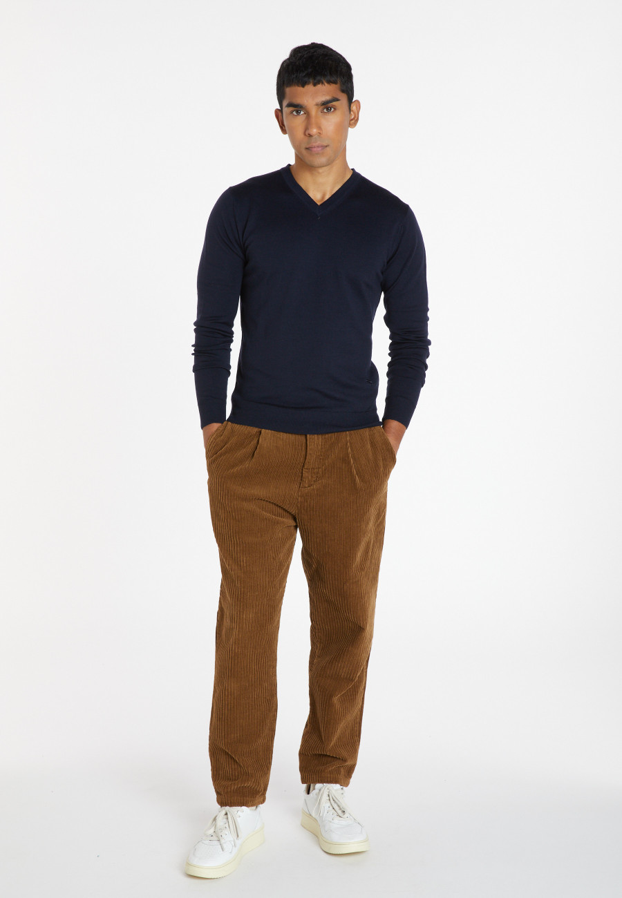 V-neck jumper in merino wool - Elmo