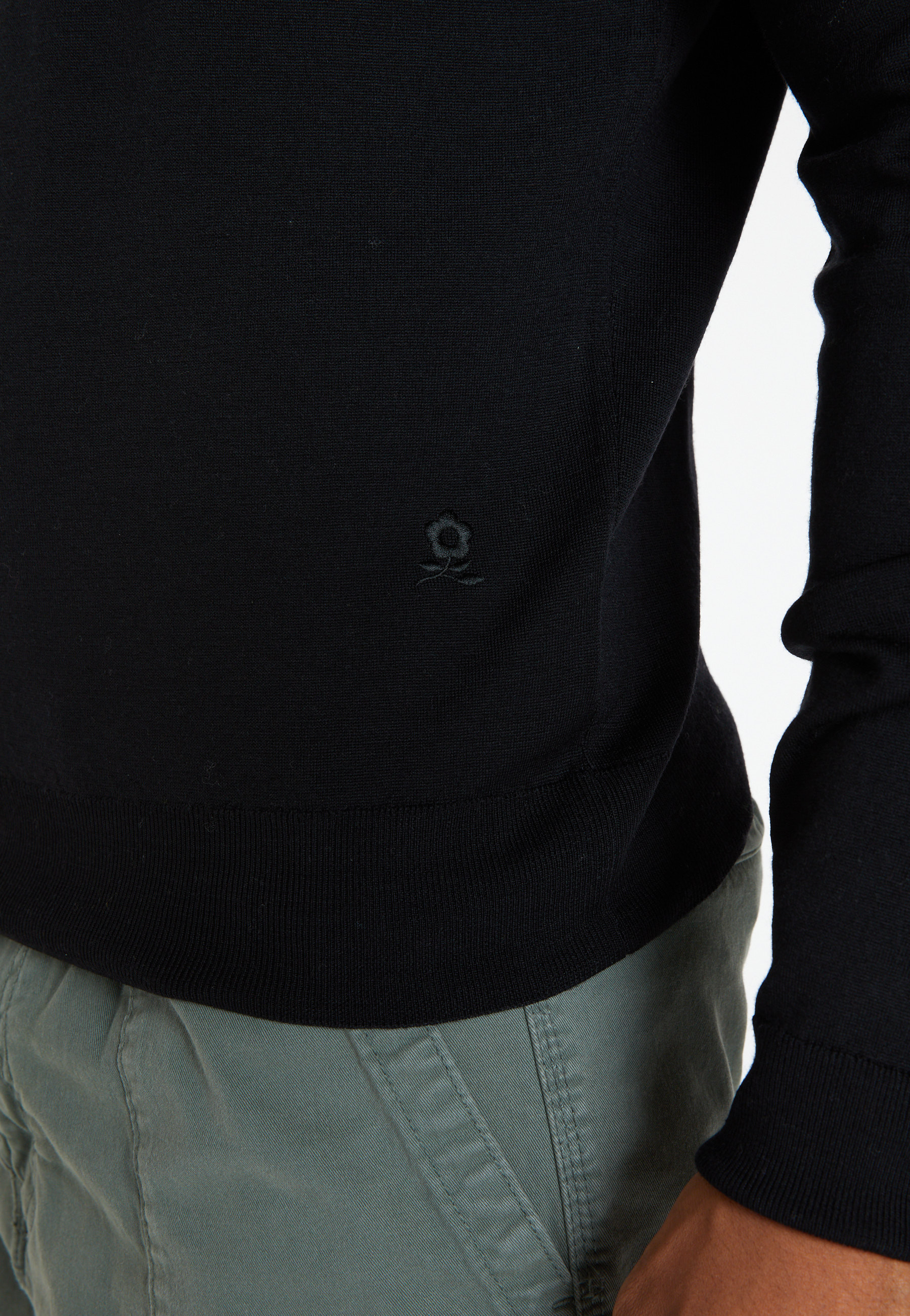 Pull col V avec logo en laine mérinos - Elmo 8210