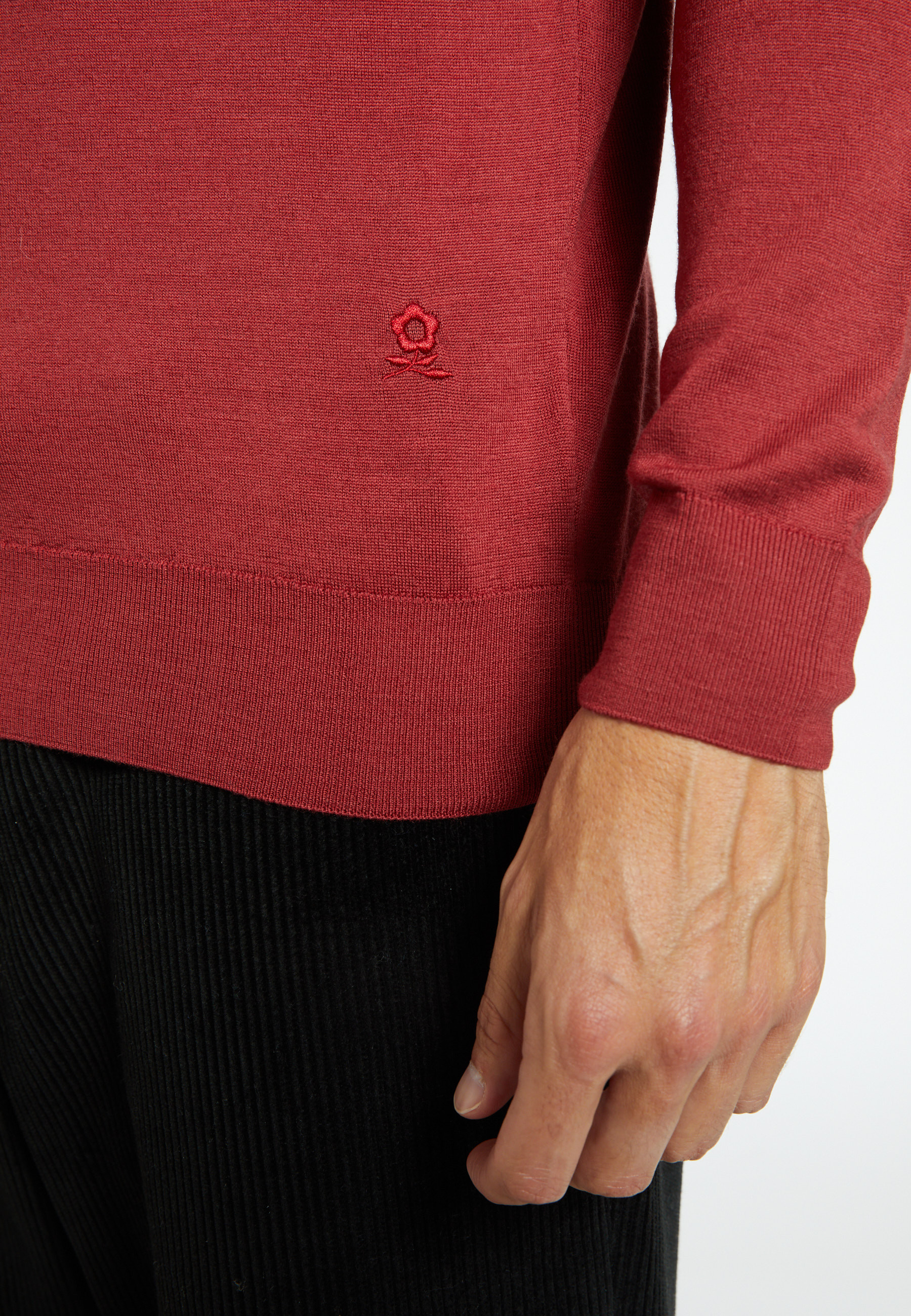 Pull col V avec logo en laine mérinos - Elmo 8231