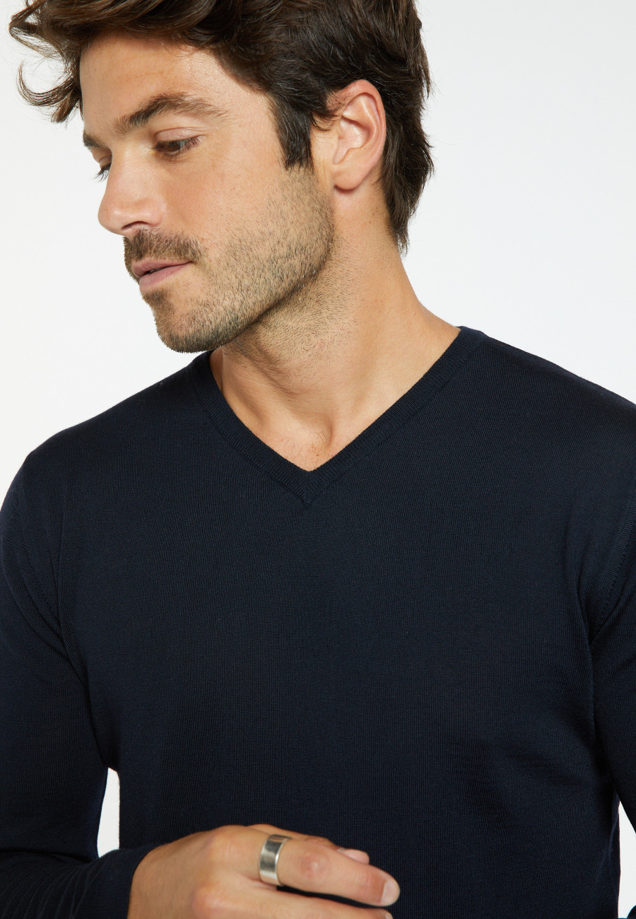 V-neck jumper in merino wool - Elmo