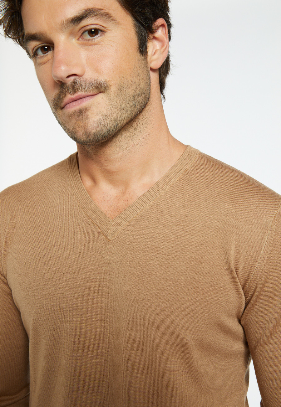 V-neck jumper in merino wool - Elmo