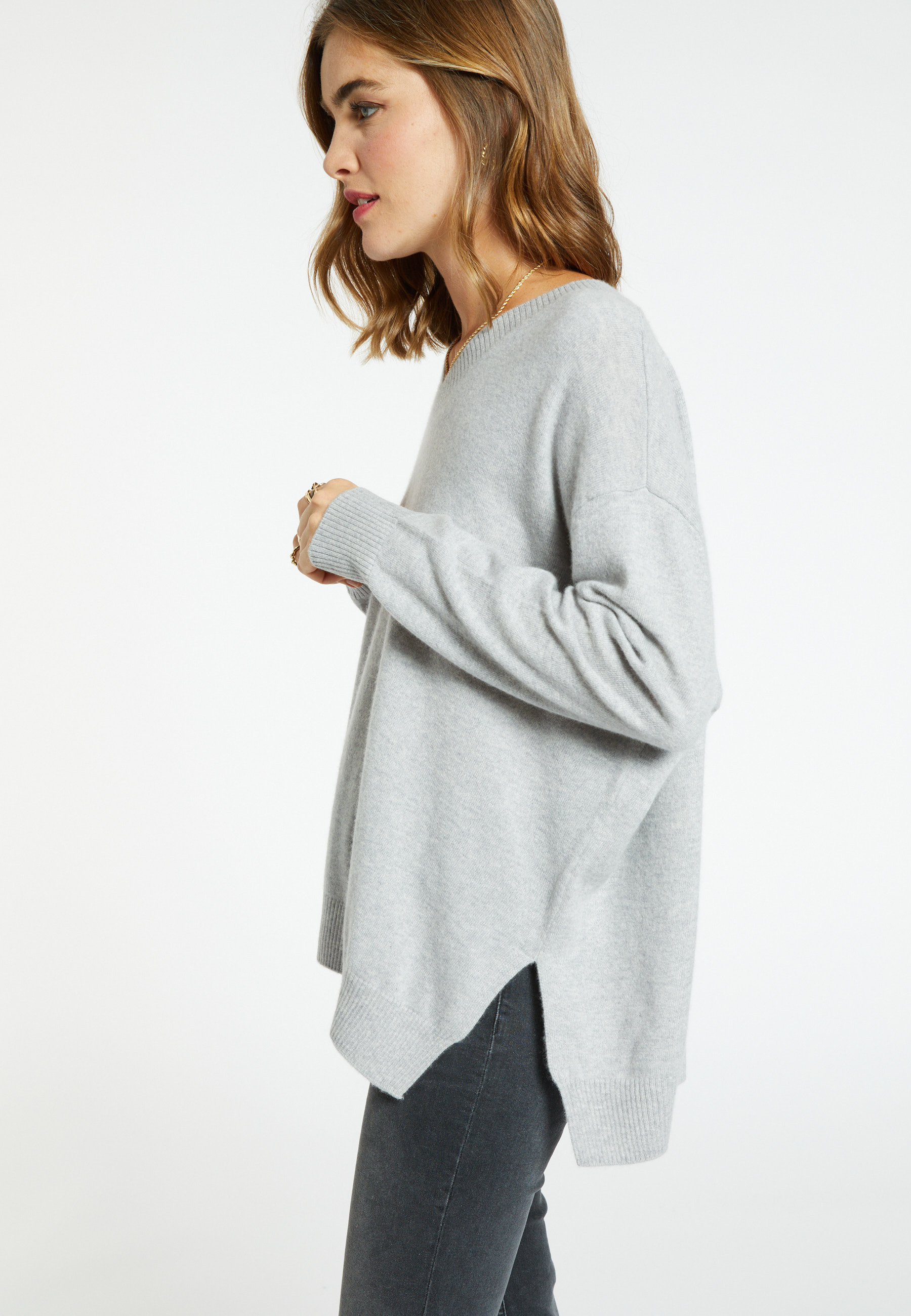 V-neck cashmere sweater with slits - Brendao