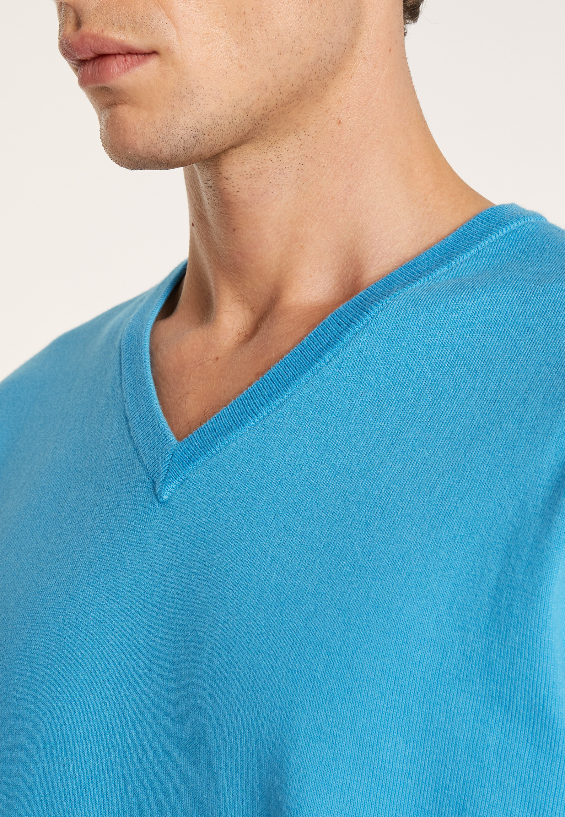 BOUDA PULL COL V EN COTON NATUREL