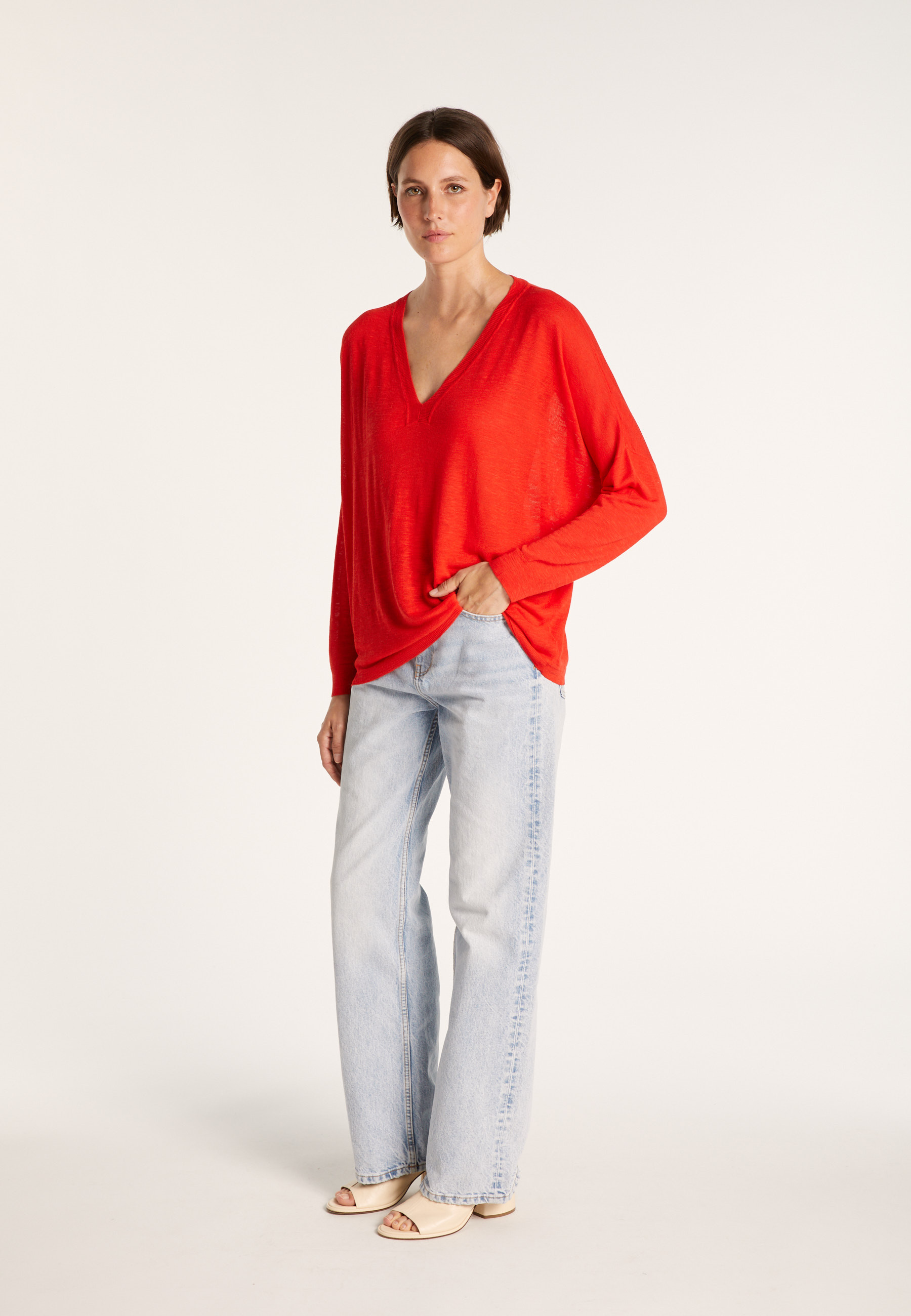 Loose-fit slub linen V-neck T-shirt - Beja