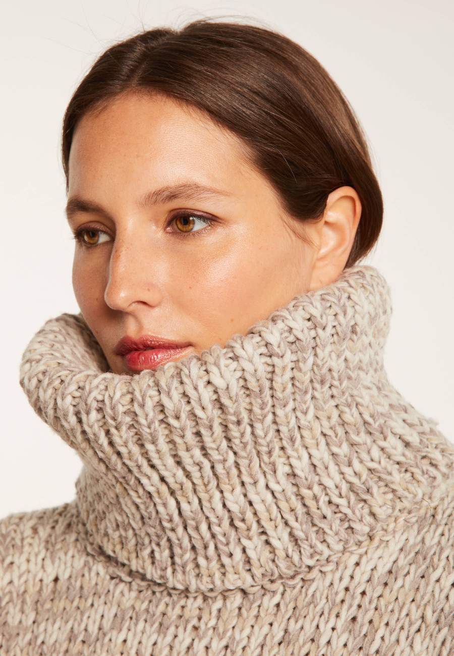 Jumper with large fringed roll neck - Sage