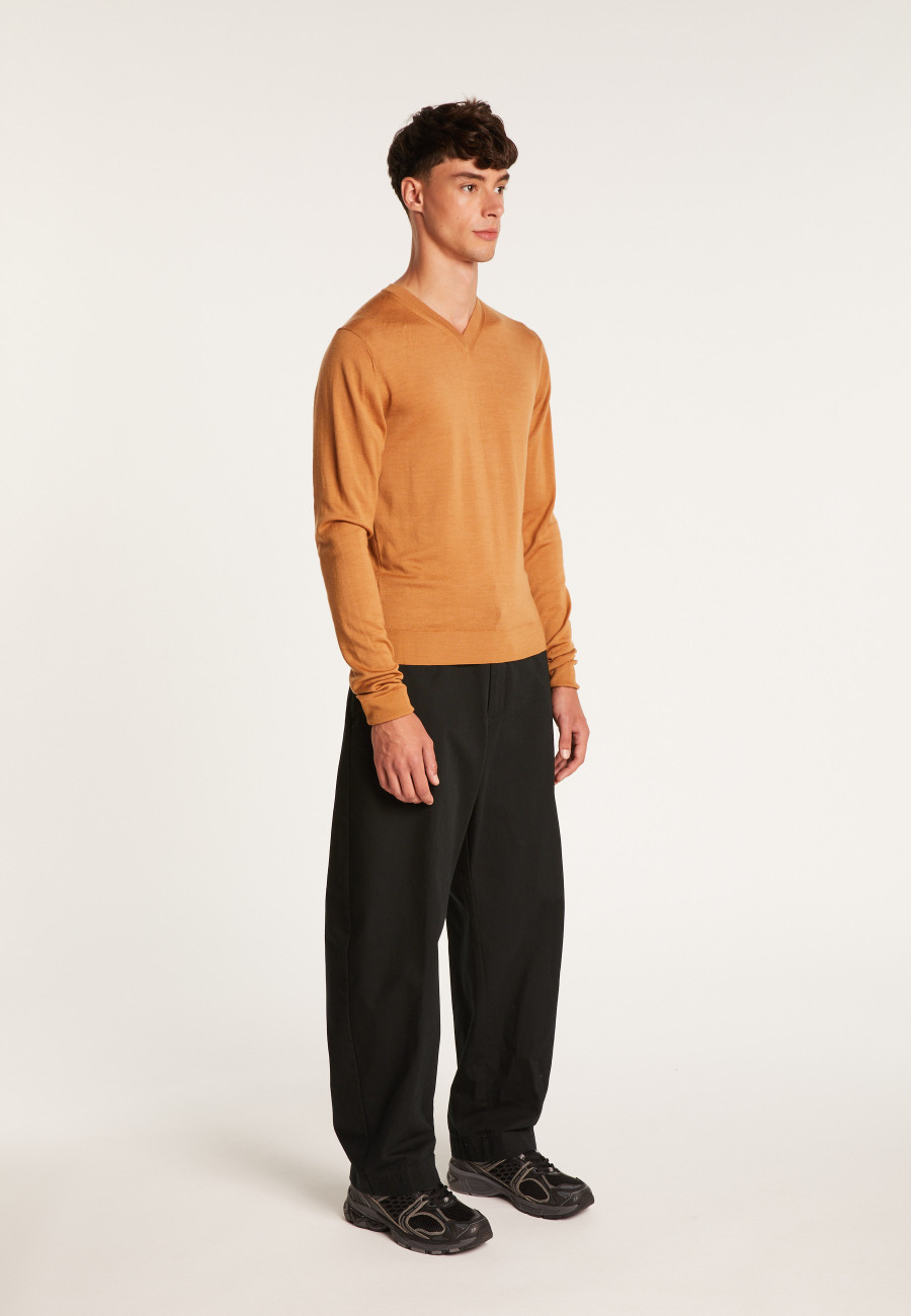 V-neck jumper in merino wool - Elmo