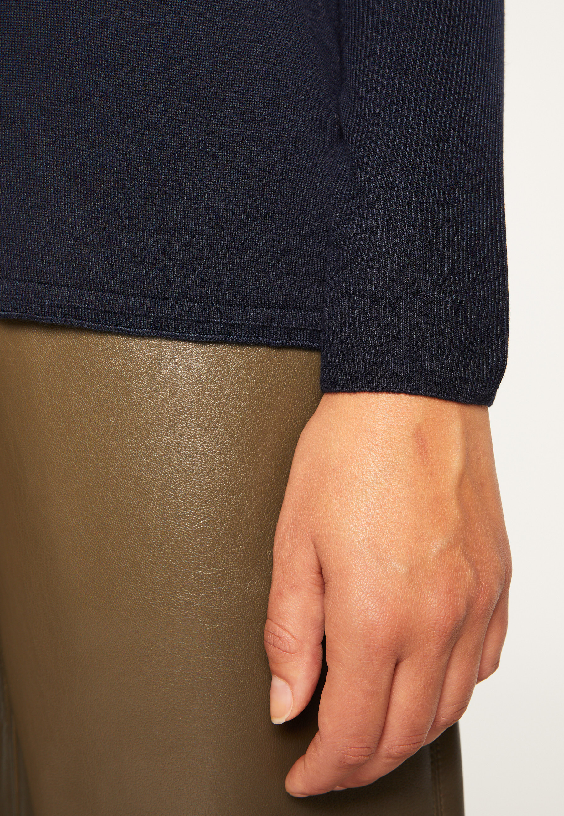T-shirt col V oversize en fibre de bambou cachemire - Rica