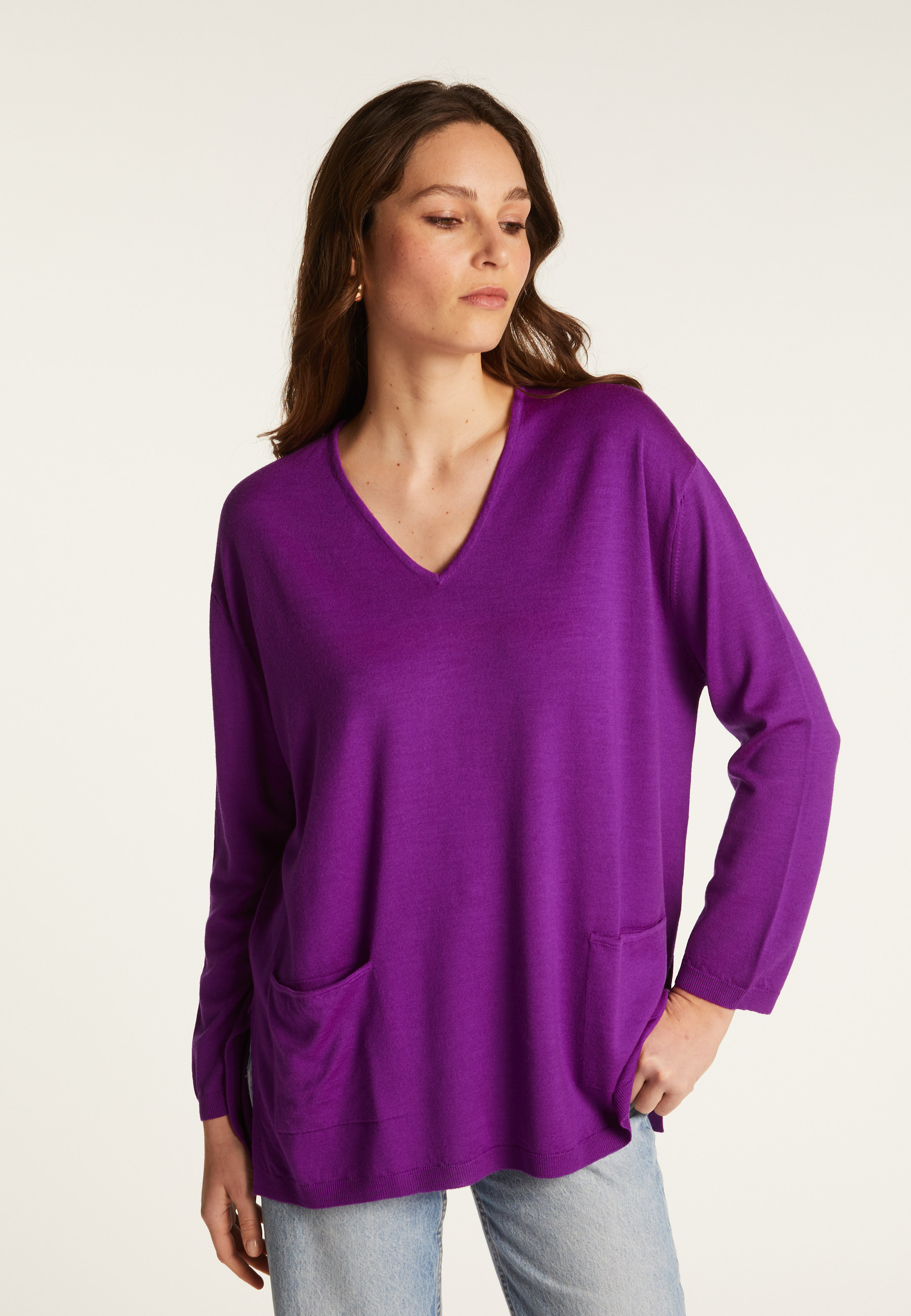 Pull ample col V à poches en laine mérinos - Albertine 7852 celadon - 94 Vert amande
