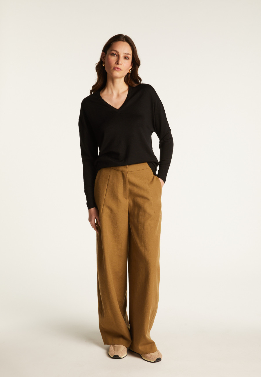 Merino wool V-neck sweater with slits - Aurora