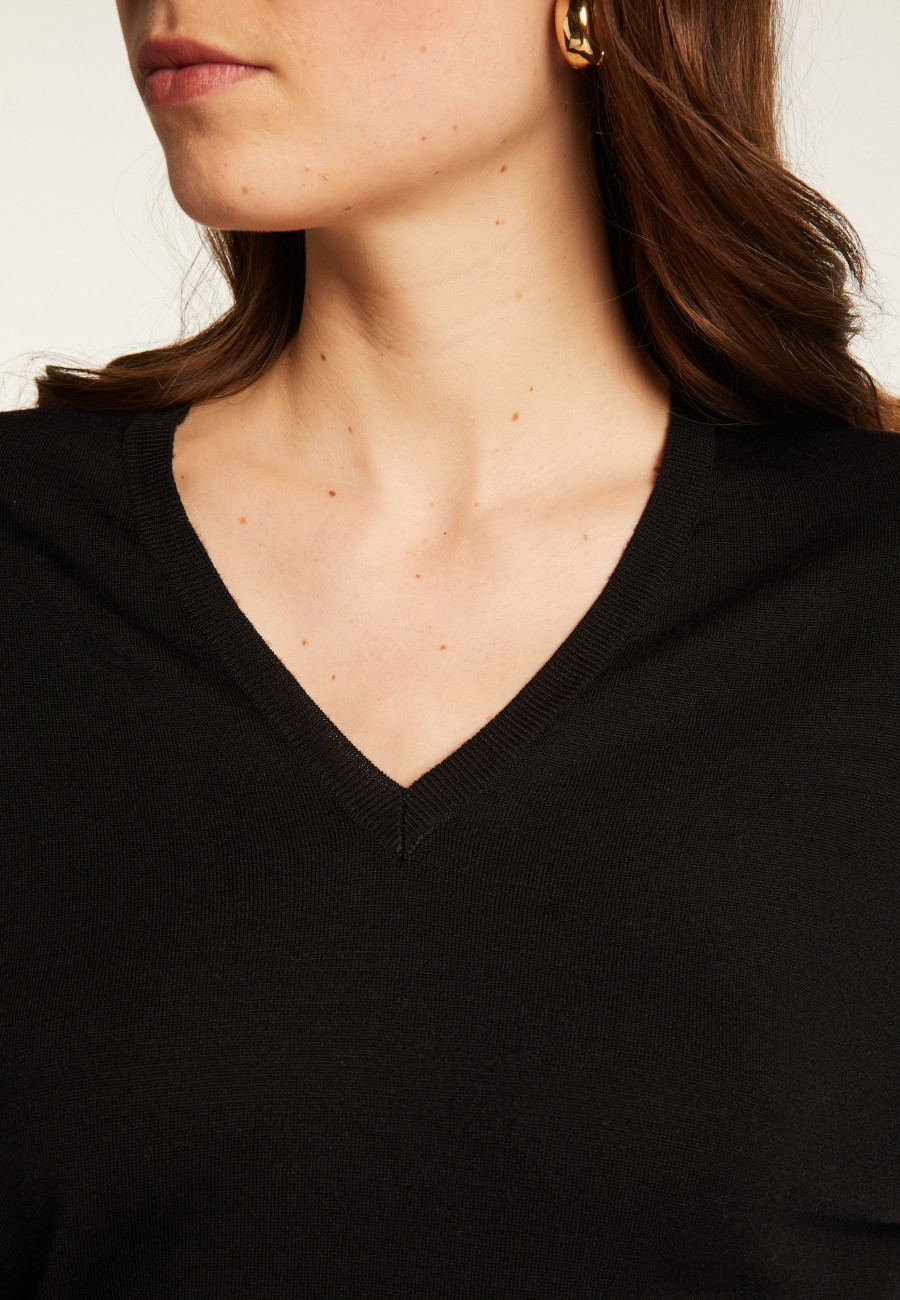 Merino wool V-neck sweater with slits - Aurora